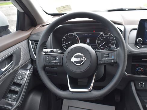 Used 2023 Nissan Rogue SV FWD image 31