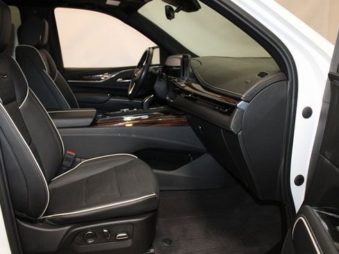 Certified 2023 Cadillac Escalade Premium Luxury image 13