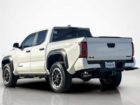 Certified 2025 Toyota Tacoma TRD Off-Road image 3