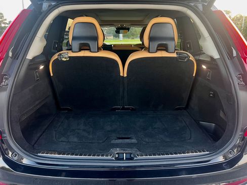 Used 2016 Volvo XC90 T6 Momentum w/ Momentum Plus Package image 28