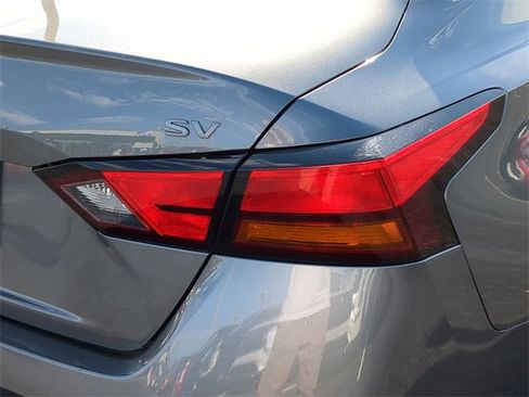 Used 2024 Nissan Altima 2.5 SV image 11