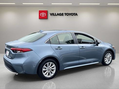 Certified 2025 Toyota Corolla XLE FWD image 5
