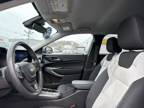 Certified 2024 Chevrolet Trax LS w/ LS Convenience Package image 12