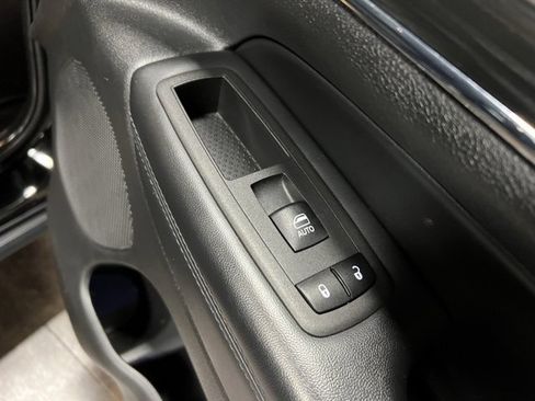 Used 2022 Jeep Grand Cherokee Limited image 27