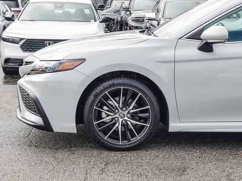 Used 2023 Toyota Camry SE image 9