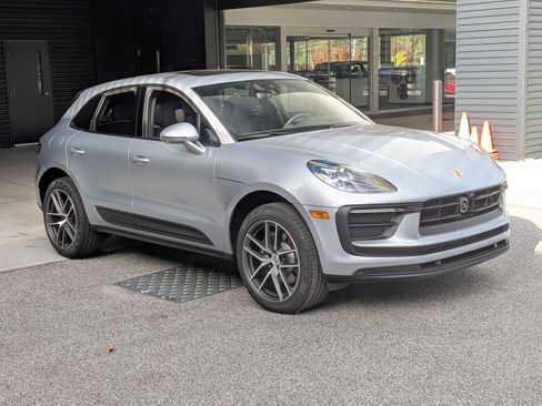 Certified 2026 Porsche Macan AWD/4WD image 7