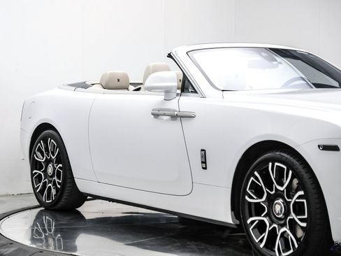 Used 2017 Rolls-Royce Dawn RWD image 33