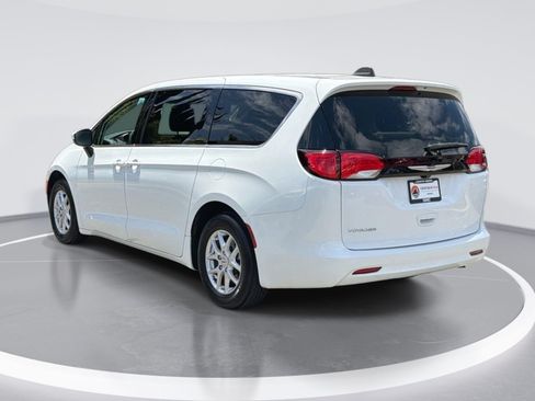 Used 2023 Chrysler Voyager LX FWD image 5