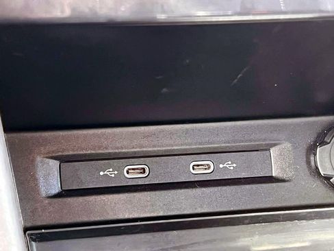 Used 2022 Volkswagen Tiguan SE R-Line image 31