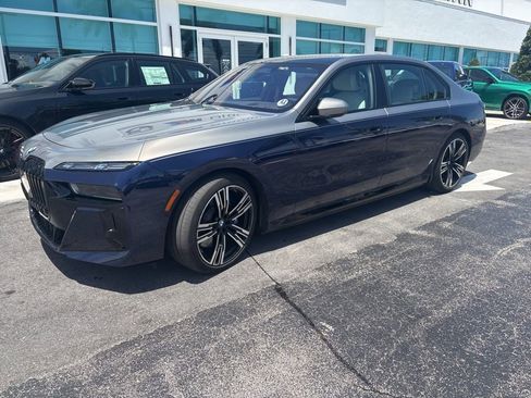 Used 2023 BMW i7 xDrive60 AWD/4WD image 8