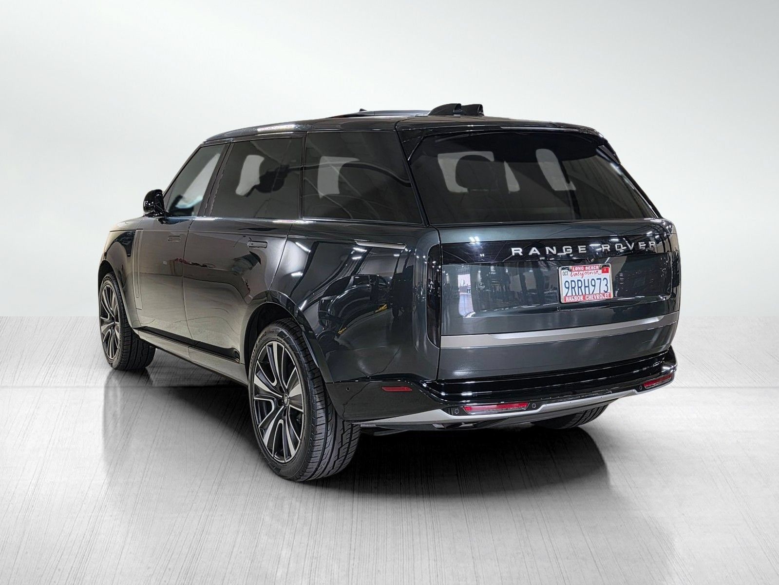 Used 2025 Land Rover Range Rover Long Wheelbase SE AWD/4WD image 5