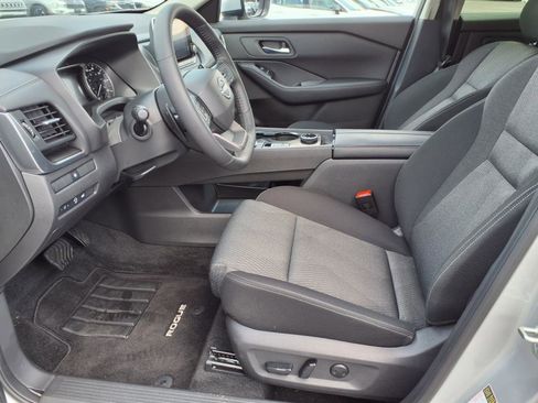 Certified 2025 Nissan Rogue SV image 8