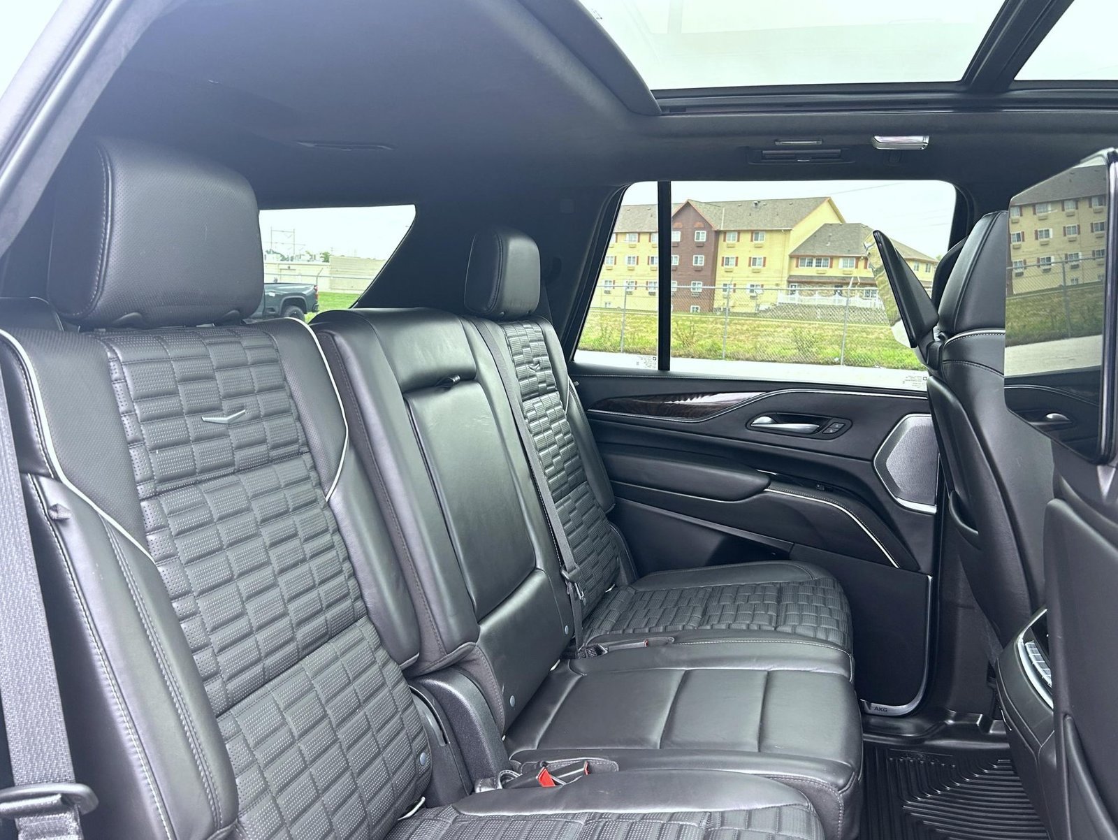 Used 2021 Cadillac Escalade Premium Luxury Platinum w/ Heavy-Duty Trailer Package AWD/4WD image 20