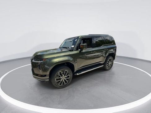 Certified 2025 Lexus GX 550 w/ Cold Area Package AWD/4WD image 4
