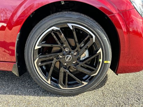 New 2026 Nissan Sentra SR w/ SR Premium Package FWD image 12