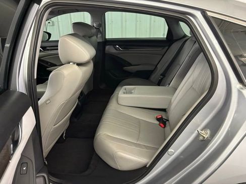 Used 2018 Honda Accord Touring image 11