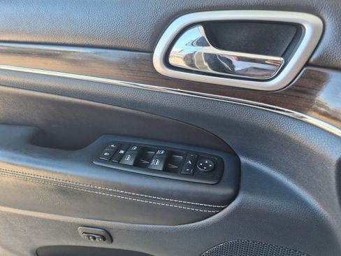 Used 2015 Jeep Grand Cherokee Overland w/ Advanced Technology Group AWD/4WD image 22