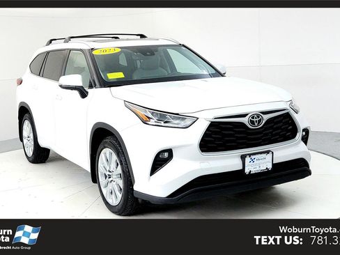 Used 2023 Toyota Highlander Limited image 1