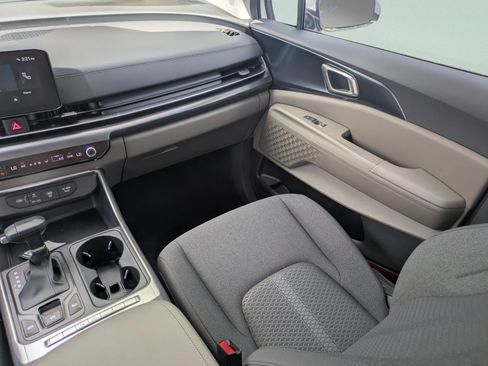 New 2026 Kia Carnival LX image 25