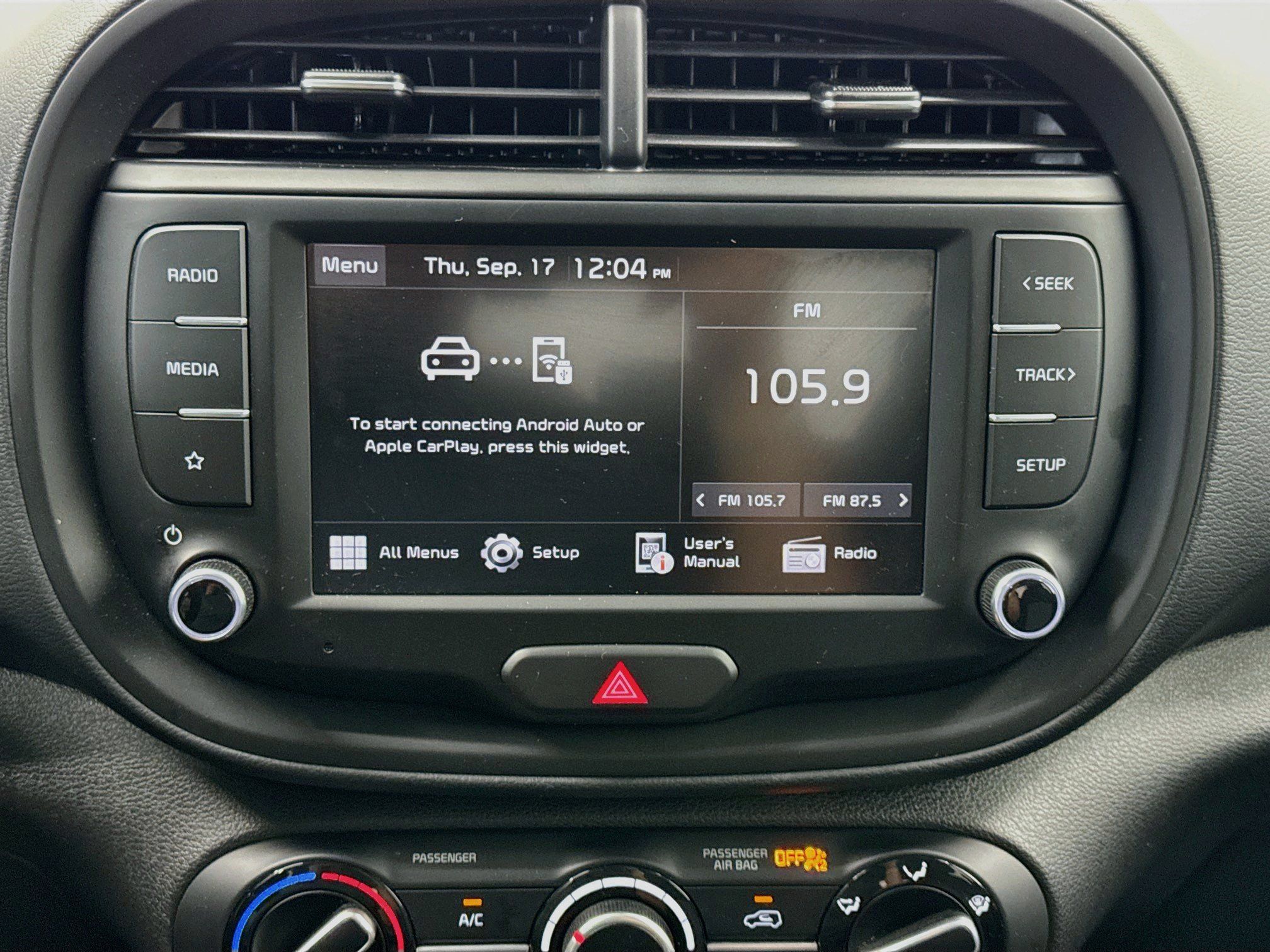 Used 2025 Kia Soul LX w/ LX Technology Package FWD image 21