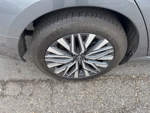 Used 2024 Nissan Altima 2.5 SV FWD image 42