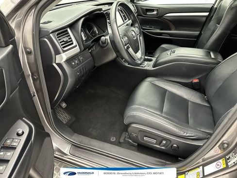 Used 2017 Toyota Highlander XLE AWD/4WD image 11