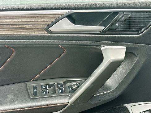 Used 2024 Volkswagen Tiguan SE image 18