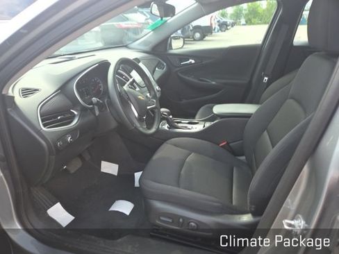 Used 2025 Chevrolet Malibu RS FWD image 8