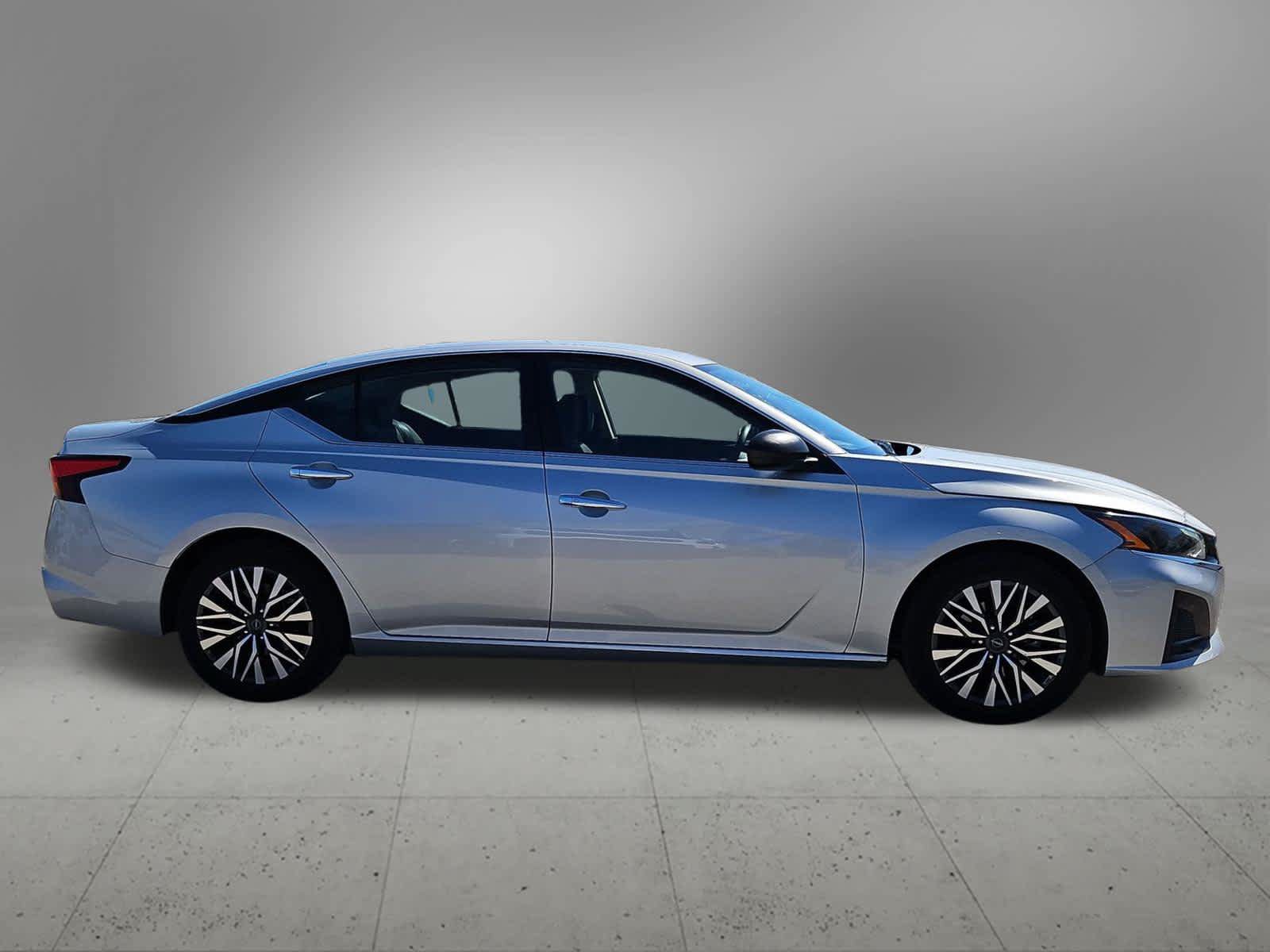 Used 2024 Nissan Altima 2.5 SV FWD image 7