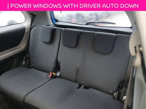 Used 2010 Toyota Yaris 2-Door Hatchback FWD image 8