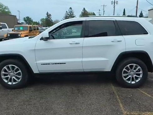 Used 2021 Jeep Grand Cherokee Laredo AWD/4WD image 2