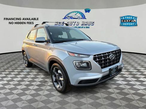 Used 2022 Hyundai Venue SEL FWD image 1
