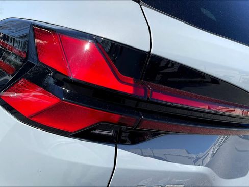 New 2026 BMW X5 xDrive40i w/ M Sport Package image 14