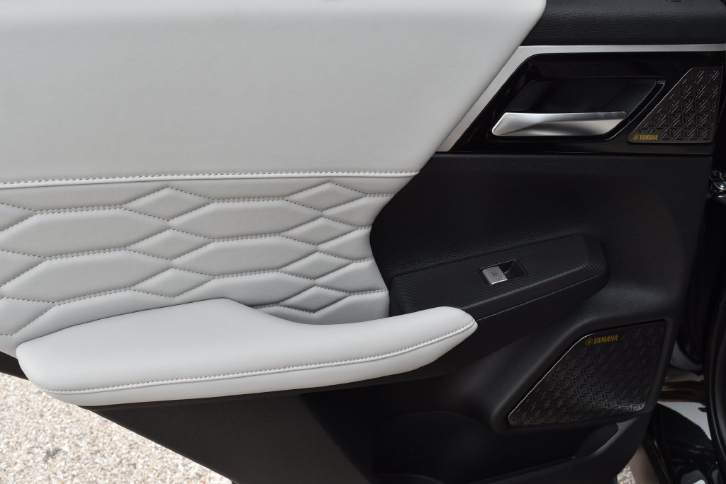 New 2025 Mitsubishi Outlander AWD image 13
