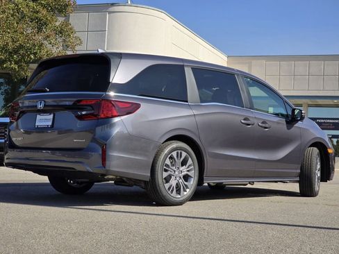New 2026 Honda Odyssey Touring image 8