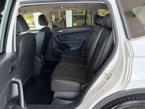 Used 2023 Volkswagen Tiguan SE AWD/4WD image 11