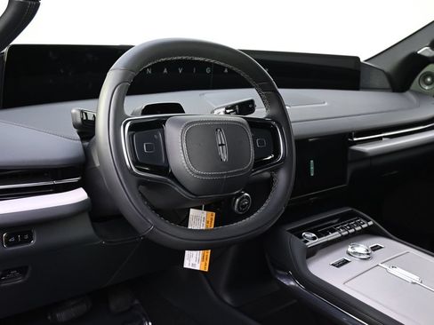 New 2026 Lincoln Navigator L Reserve AWD/4WD image 11