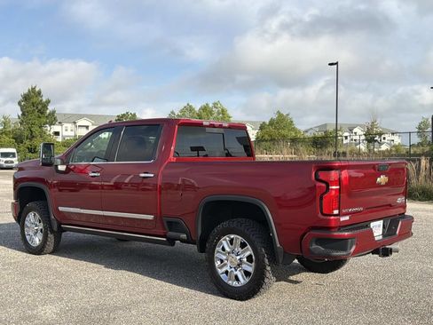 Used 2025 Chevrolet Silverado 2500 High Country w/ High Country Premium Package AWD/4WD image 6