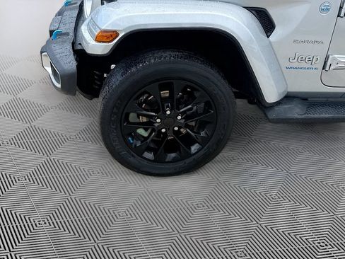 Used 2023 Jeep Wrangler Unlimited Sahara w/ Cold Weather Group AWD/4WD image 35
