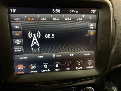 Used 2022 Jeep Renegade Latitude w/ Sun/Sound Group image 16