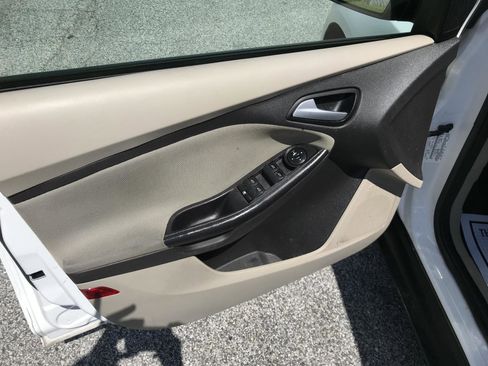 Used 2013 Ford Focus SE w/ Interior Protection Pkg FWD image 8