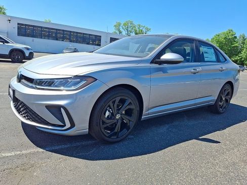 New 2026 Volkswagen Jetta SE FWD image 2
