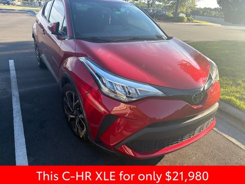 Used 2021 Toyota C-HR XLE FWD image 3