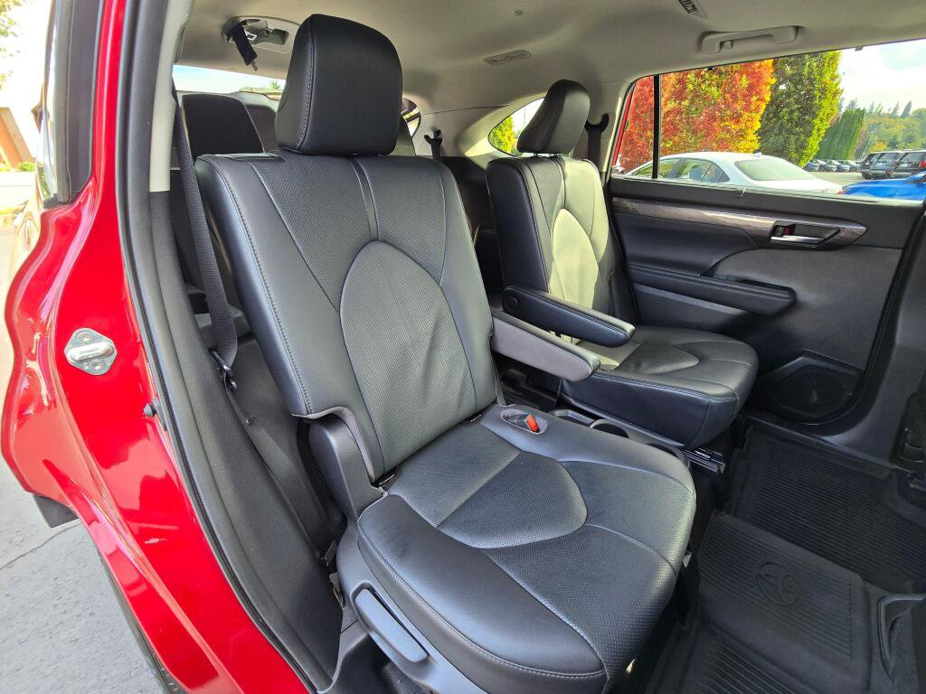 Used 2021 Toyota Highlander Limited FWD image 6