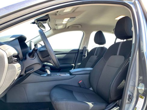 Used 2025 Nissan Sentra SV image 25