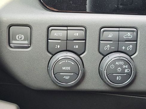 Used 2025 Chevrolet Silverado 1500 ZR2 image 24