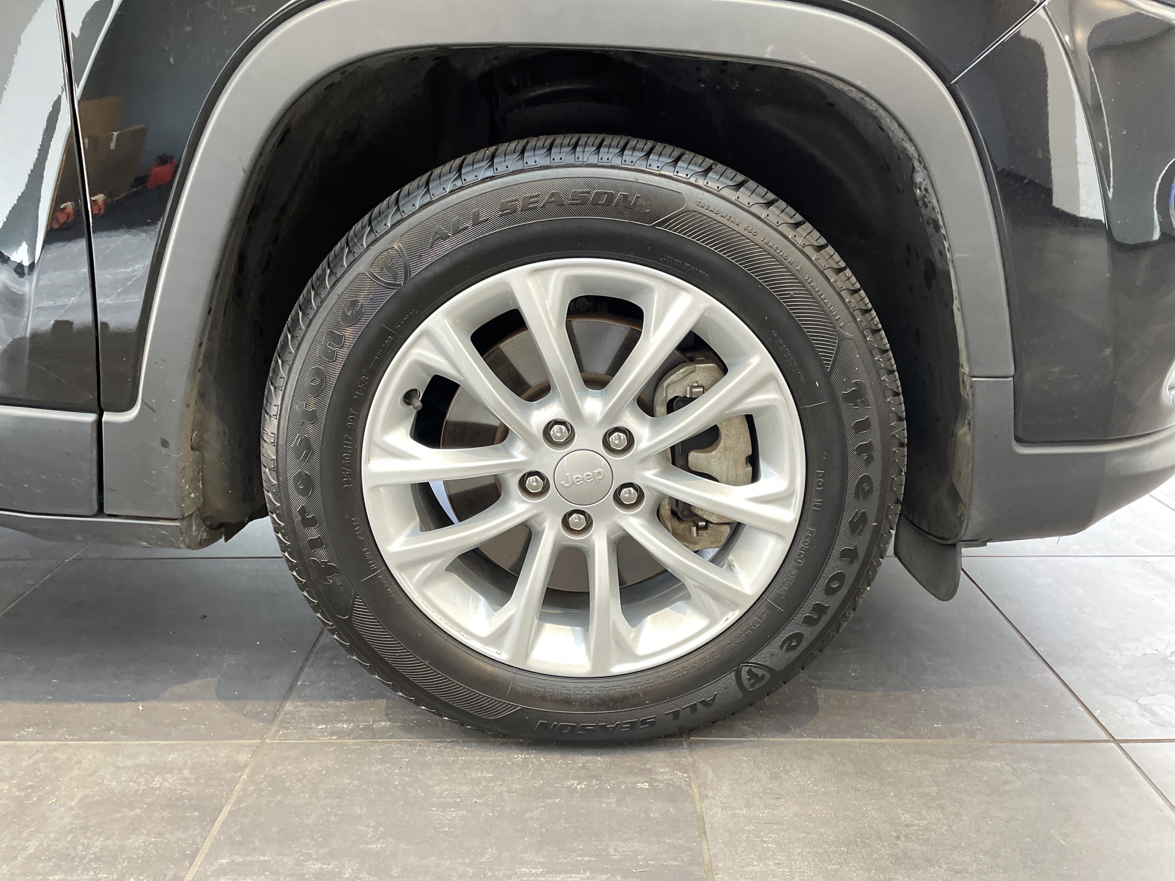 Used 2022 Jeep Cherokee Latitude Lux w/ Sun & Sound Group FWD image 12