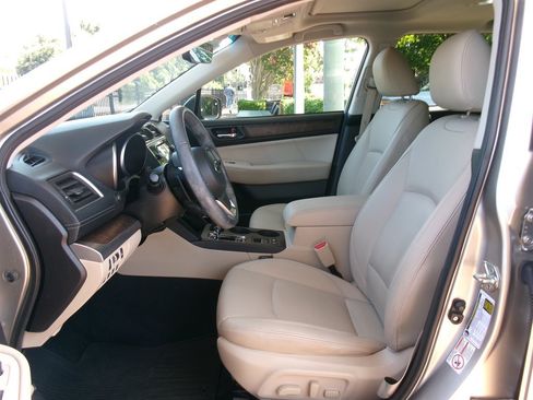 Used 2018 Subaru Outback 2.5i Limited AWD/4WD image 9