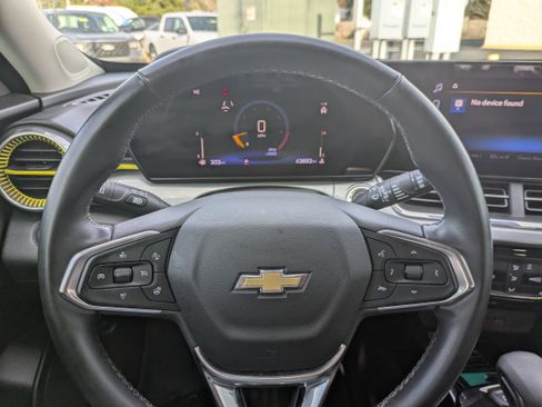 Used 2024 Chevrolet Trax LT w/ Driver Confidence Package image 27