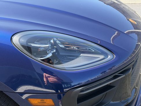 Certified 2023 Porsche Macan AWD/4WD image 13